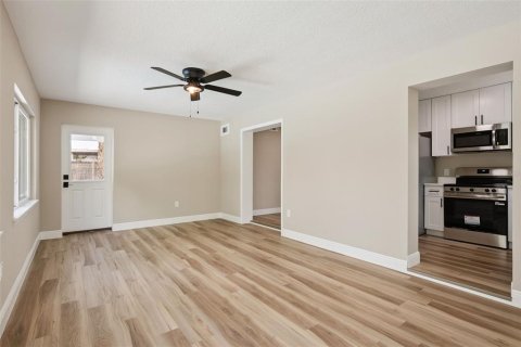 House in Orlando, Florida 3 bedrooms, 96.53 sq.m. № 2093394 - photo 13