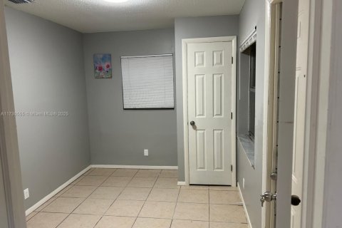 Appartement à louer à Lauderhill, Floride: 4 chambres, 201.23 m2 № 1710191 - photo 3