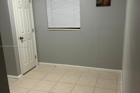 Appartement à louer à Lauderhill, Floride: 4 chambres, 201.23 m2 № 1710191 - photo 7