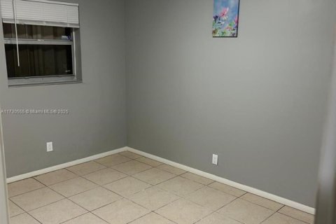 Appartement à louer à Lauderhill, Floride: 4 chambres, 201.23 m2 № 1710191 - photo 4