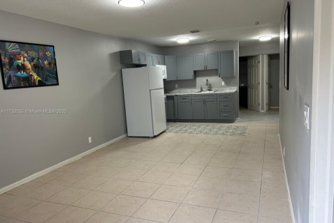Appartement à louer à Lauderhill, Floride: 4 chambres, 201.23 m2 № 1710191 - photo 2