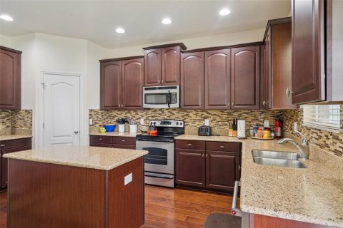 House in Winter Garden, Florida 4 bedrooms, 242.29 sq.m. № 2200968 - photo 13
