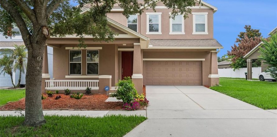 House in Winter Garden, Florida 4 bedrooms, 242.29 sq.m. № 2200968