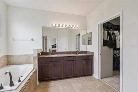House in Winter Garden, Florida 4 bedrooms, 242.29 sq.m. № 2200968 - photo 22