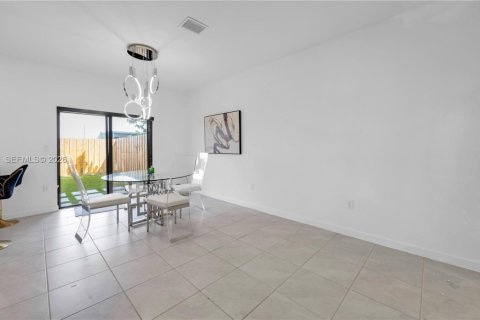 Townhouse in Homestead, Florida 3 bedrooms, 137.77 sq.m. № 2058389 - photo 3