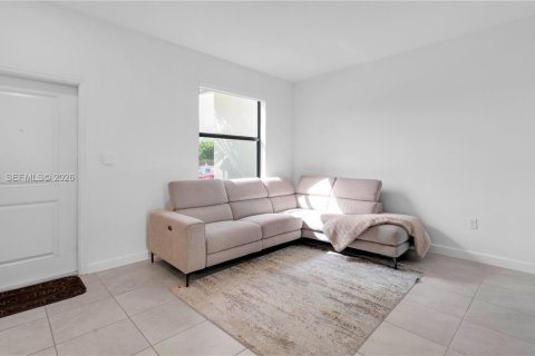 Townhouse in Homestead, Florida 3 bedrooms, 137.77 sq.m. № 2058389 - photo 15