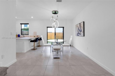 Townhouse in Homestead, Florida 3 bedrooms, 137.77 sq.m. № 2058389 - photo 4