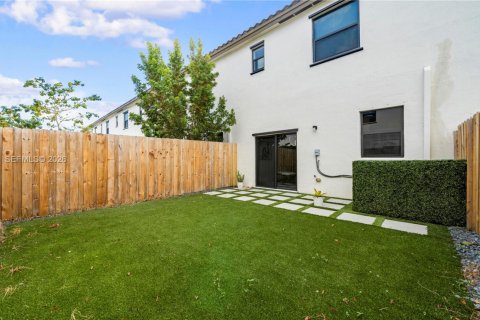 Townhouse in Homestead, Florida 3 bedrooms, 137.77 sq.m. № 2058389 - photo 16