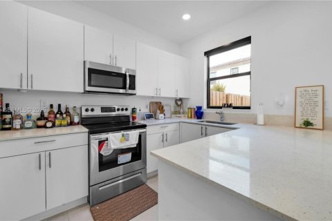 Townhouse in Homestead, Florida 3 bedrooms, 137.77 sq.m. № 2058389 - photo 7