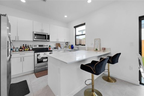 Townhouse in Homestead, Florida 3 bedrooms, 137.77 sq.m. № 2058389 - photo 5