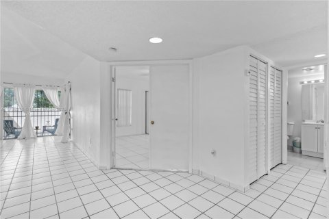 Copropriété à louer à Miami, Floride: 3 chambres, 102.38 m2 № 1861313 - photo 10