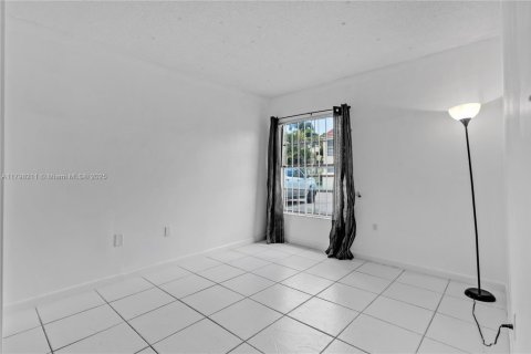 Copropriété à louer à Miami, Floride: 3 chambres, 102.38 m2 № 1861313 - photo 15