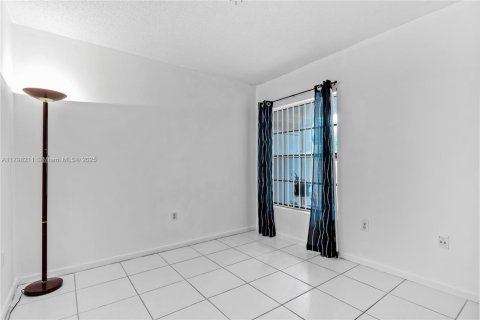 Copropriété à louer à Miami, Floride: 3 chambres, 102.38 m2 № 1861313 - photo 18