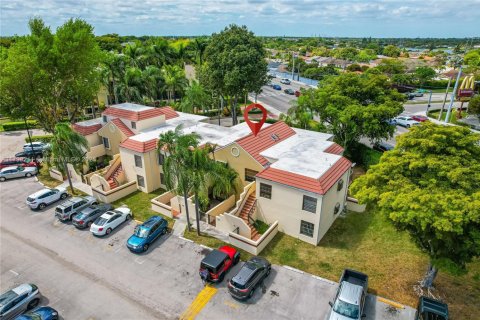 Copropriété à louer à Miami, Floride: 3 chambres, 102.38 m2 № 1861313 - photo 2