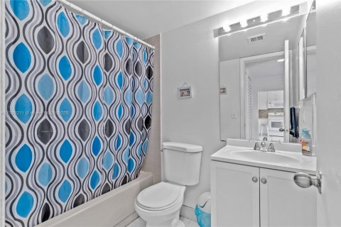 Copropriété à louer à Miami, Floride: 3 chambres, 102.38 m2 № 1861313 - photo 17