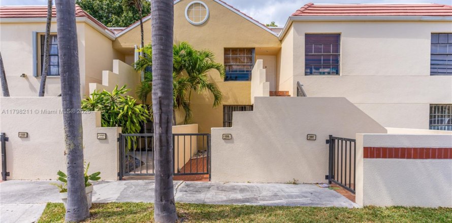 Condo à Miami, Floride, 3 chambres № 1861313