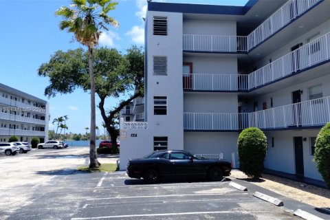 Copropriété à vendre à Miami, Floride: 2 chambres, 88.44 m2 № 2154345 - photo 20