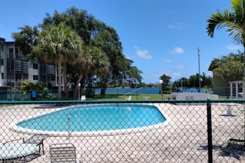 Copropriété à vendre à Miami, Floride: 2 chambres, 88.44 m2 № 2154345 - photo 15