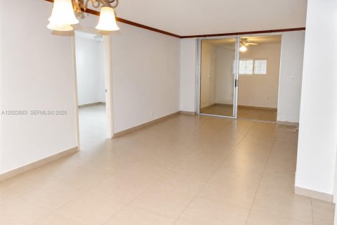 Copropriété à vendre à Miami, Floride: 2 chambres, 88.44 m2 № 2154345 - photo 8
