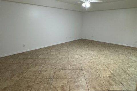 Apartamento en alquiler en Leesburg, Florida, 3 dormitorios, 172.24 m2 № 1769584 - foto 2