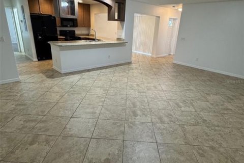 Apartamento en alquiler en Leesburg, Florida, 3 dormitorios, 172.24 m2 № 1769584 - foto 3