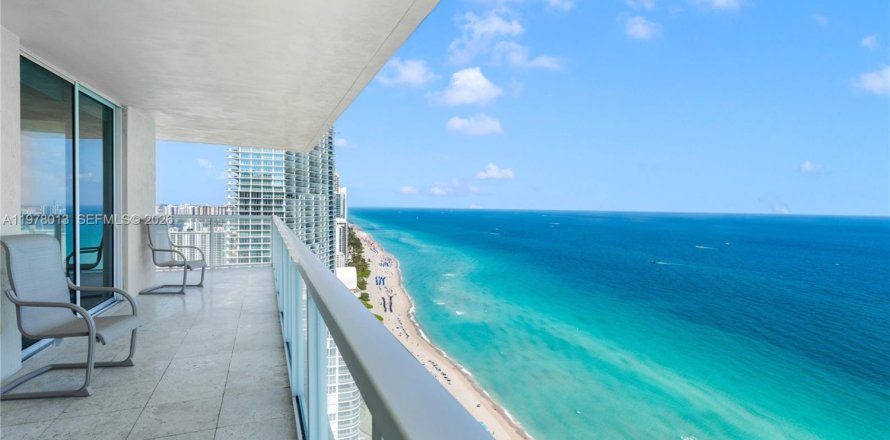 Condominio en Sunny Isles Beach, Florida, 2 dormitorios № 2154463