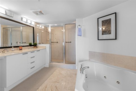 Condominio en alquiler en Sunny Isles Beach, Florida, 2 dormitorios, 148.83 m2 № 2154463 - foto 15