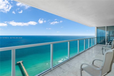 Condominio en alquiler en Sunny Isles Beach, Florida, 2 dormitorios, 148.83 m2 № 2154463 - foto 2