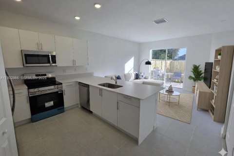 Снять в аренду таунхаус в Хомстед, Флорида 3 спальни, № 1992354 - фото 4