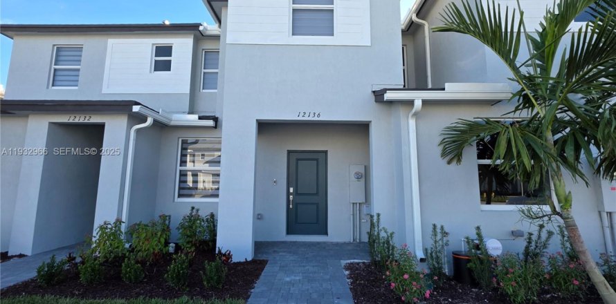 Таунхаус в Хомстед, Флорида 3 спальни № 1992354