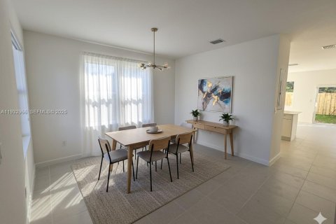 Снять в аренду таунхаус в Хомстед, Флорида 3 спальни, № 1992354 - фото 2