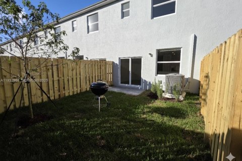 Снять в аренду таунхаус в Хомстед, Флорида 3 спальни, № 1992354 - фото 7