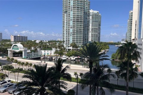 Condo in Sunny Isles Beach, Florida, 3 bedrooms  № 1978895 - photo 10