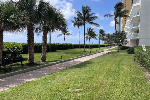 Condo in Sunny Isles Beach, Florida, 3 bedrooms  № 1978895 - photo 6