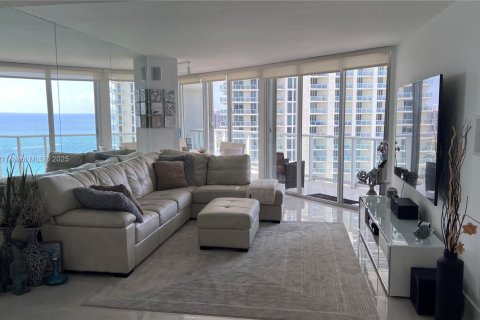Condo in Sunny Isles Beach, Florida, 3 bedrooms  № 1978895 - photo 16