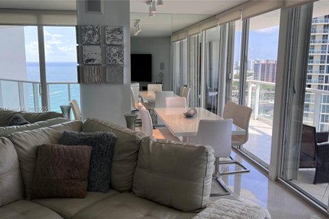 Condo in Sunny Isles Beach, Florida, 3 bedrooms  № 1978895 - photo 23