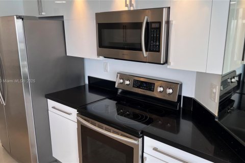 Condo in Sunny Isles Beach, Florida, 3 bedrooms  № 1978895 - photo 28