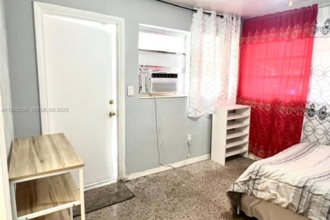 Снять в аренду коммерческую недвижимость в Вест-Парк, Флорида № 1989850 - фото 2