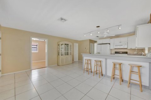 Casa en venta en Saint Petersburg, Florida, 2 dormitorios, 105.54 m2 № 2097973 - foto 7