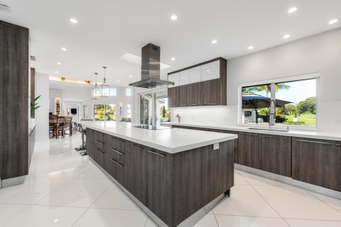 House in Delray Beach, Florida 4 bedrooms, 432.65 sq.m. № 2392677 - photo 14