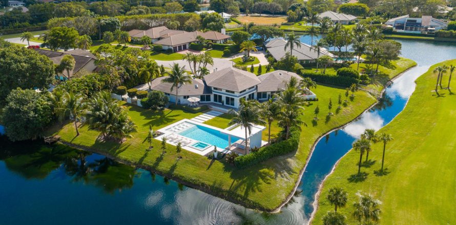 House in Delray Beach, Florida 4 bedrooms, 432.65 sq.m. № 2392677