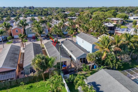 House in Palm Springs, Florida 3 bedrooms, 130.81 sq.m. № 2082920 - photo 24