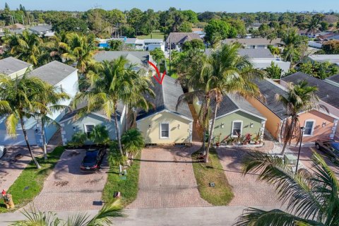 House in Palm Springs, Florida 3 bedrooms, 130.81 sq.m. № 2082920 - photo 26