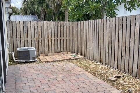 House in Palm Springs, Florida 3 bedrooms, 130.81 sq.m. № 2082920 - photo 20
