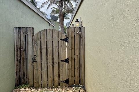 House in Palm Springs, Florida 3 bedrooms, 130.81 sq.m. № 2082920 - photo 22