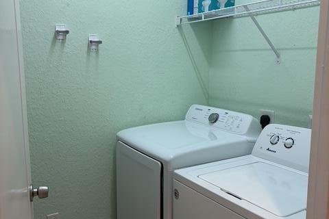 House in Palm Springs, Florida 3 bedrooms, 130.81 sq.m. № 2082920 - photo 9