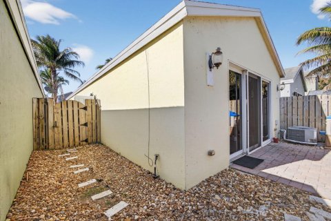 House in Palm Springs, Florida 3 bedrooms, 130.81 sq.m. № 2082920 - photo 23