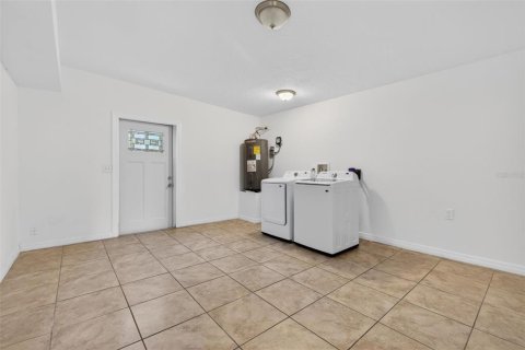 House in Tampa, Florida 5 bedrooms, 311.32 sq.m. № 2107207 - photo 13