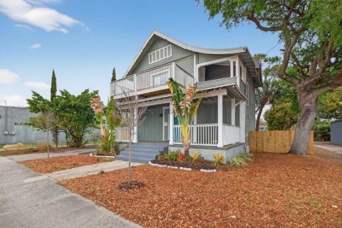 House in Tampa, Florida 5 bedrooms, 311.32 sq.m. № 2107207 - photo 2