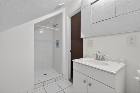 House in Tampa, Florida 5 bedrooms, 311.32 sq.m. № 2107207 - photo 29